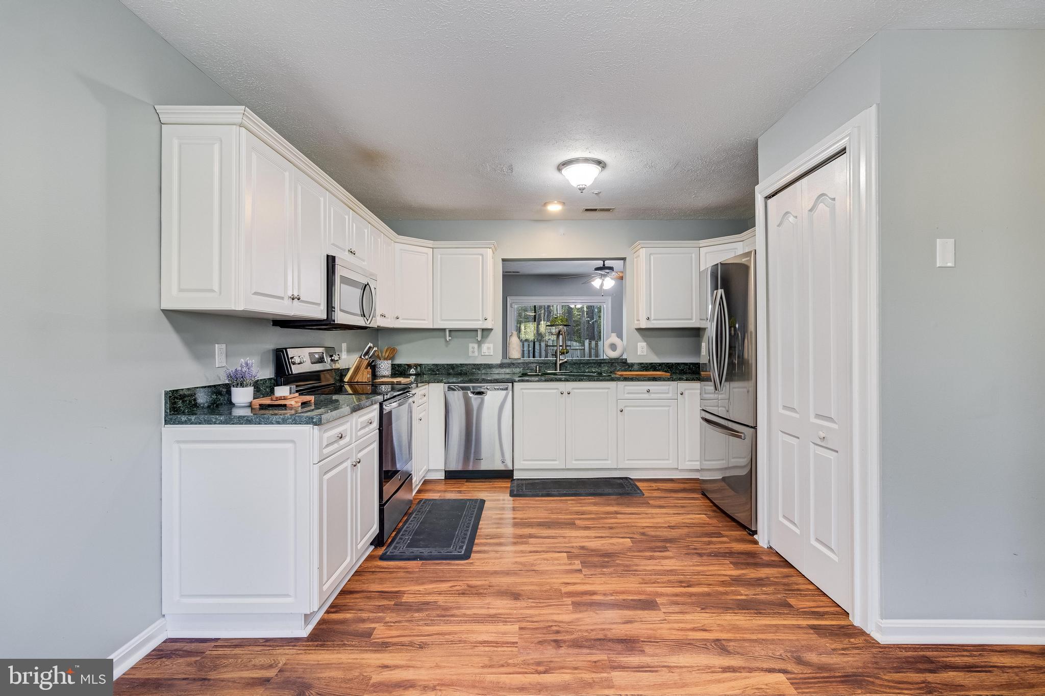 48237 Picketts Harbor Ct
