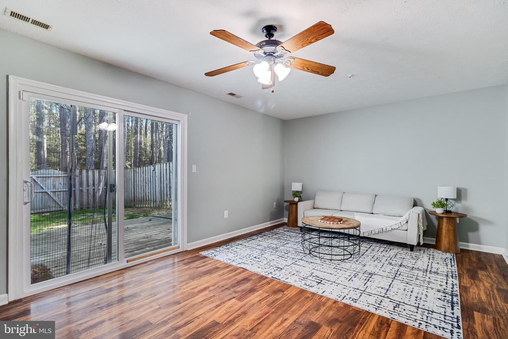 48237 Picketts Harbor Ct
