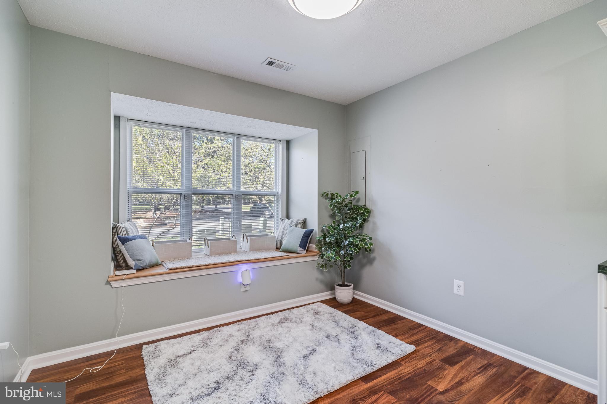 48237 Picketts Harbor Ct