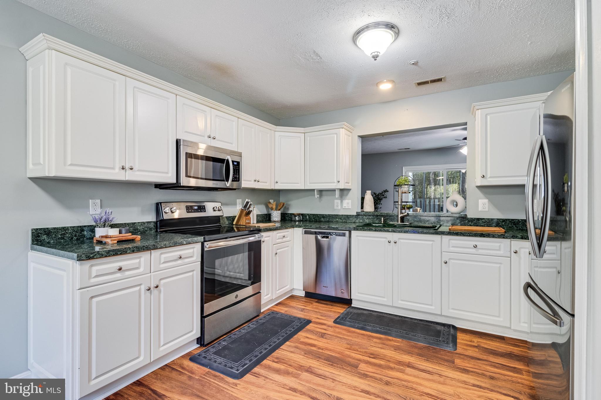 48237 Picketts Harbor Ct