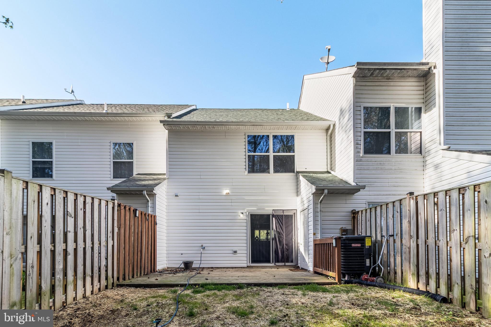 48237 Picketts Harbor Ct