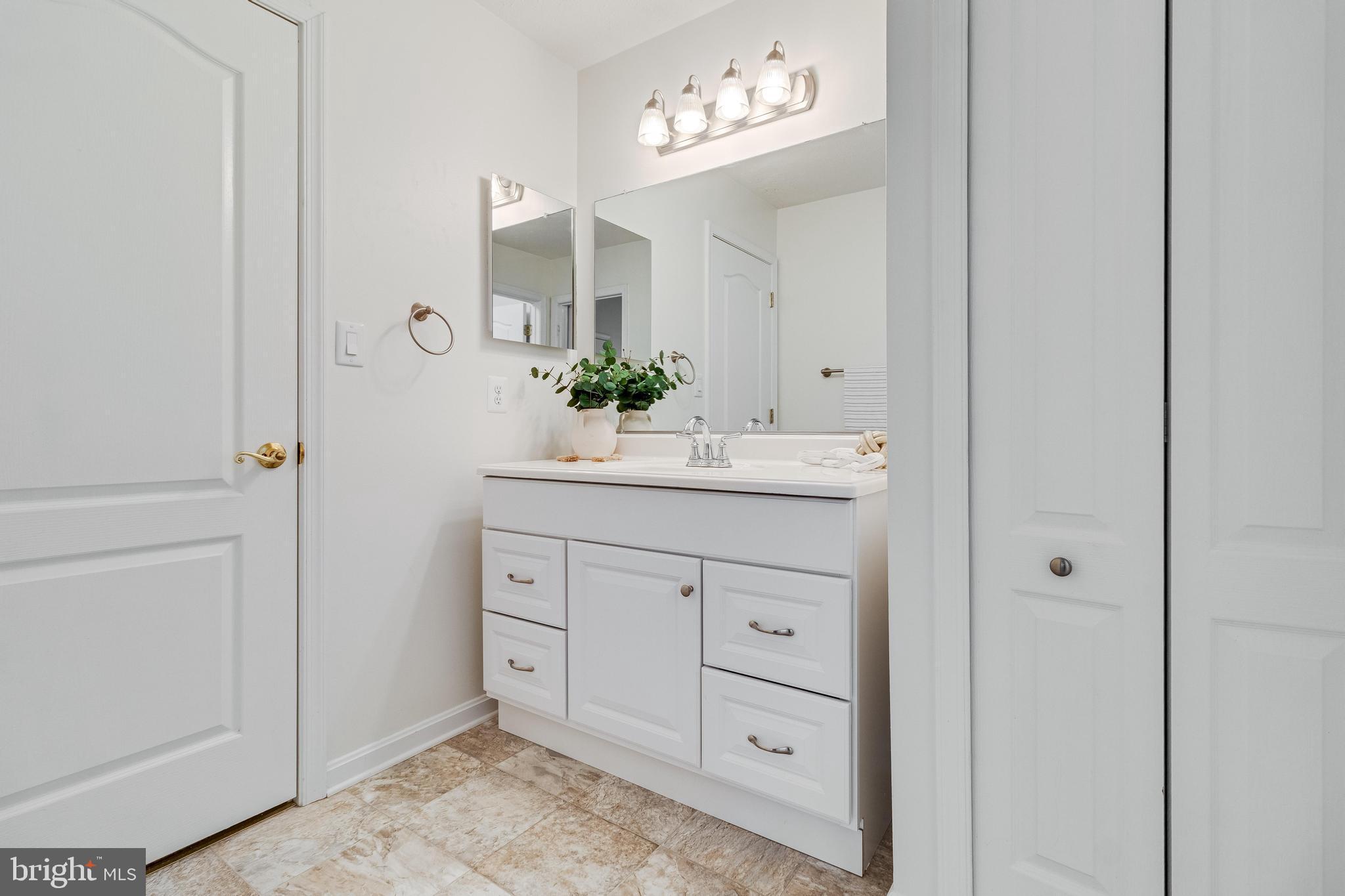 48237 Picketts Harbor Ct