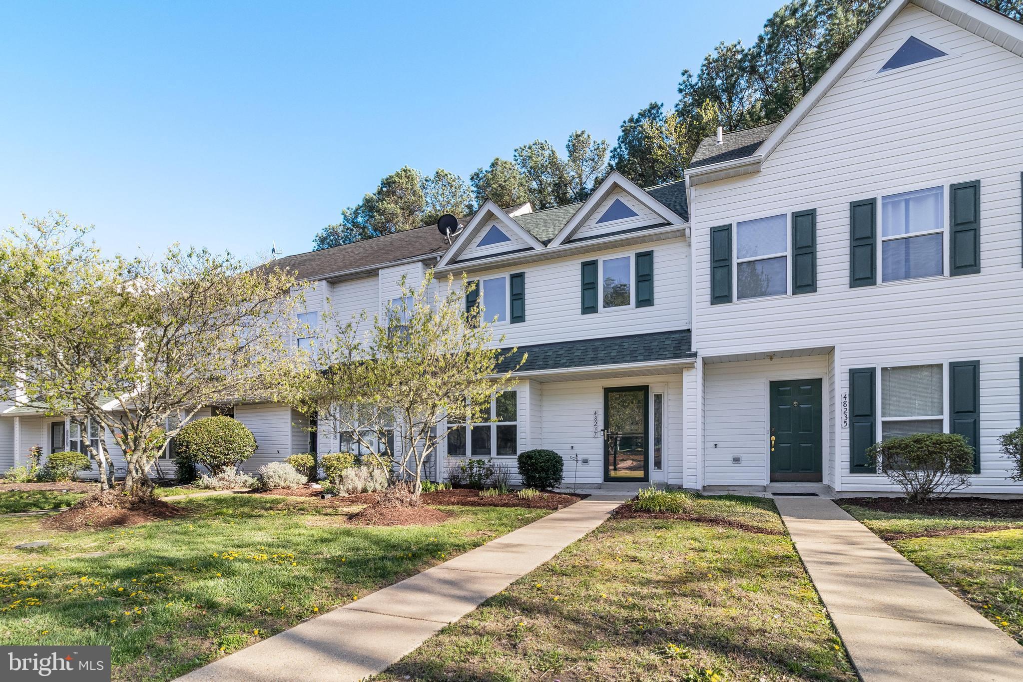 48237 Picketts Harbor Ct