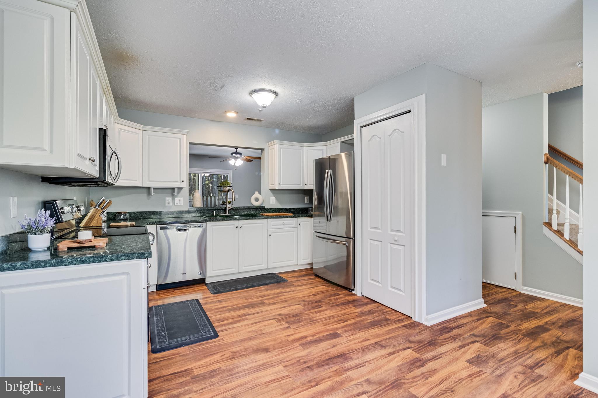 48237 Picketts Harbor Ct