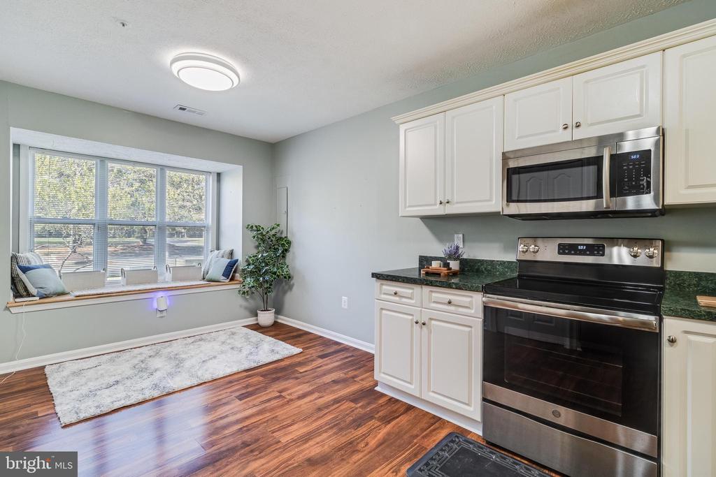 48237 Picketts Harbor Ct