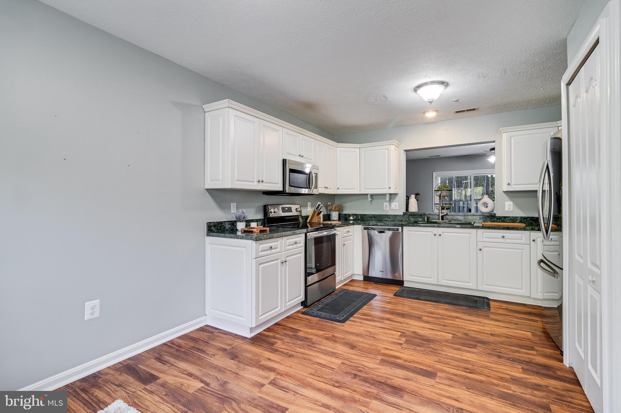 48237 Picketts Harbor Ct
