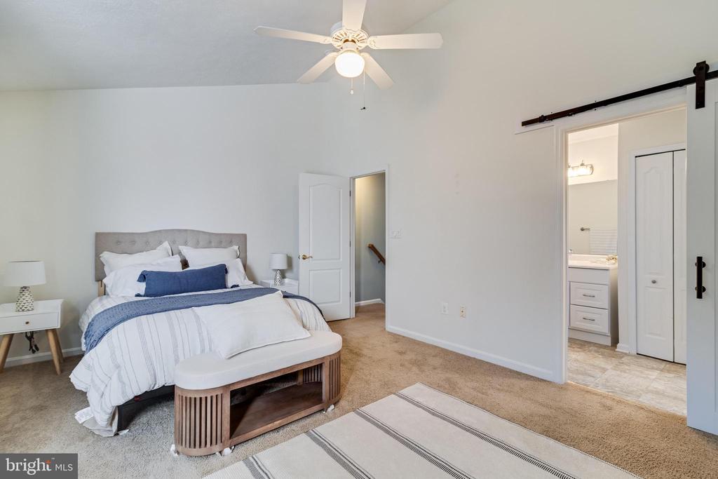 48237 Picketts Harbor Ct