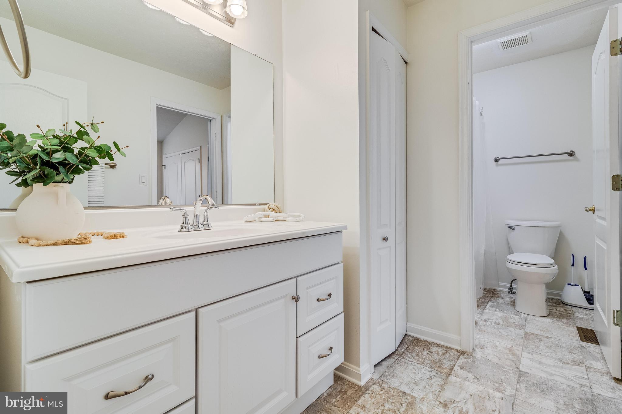 48237 Picketts Harbor Ct