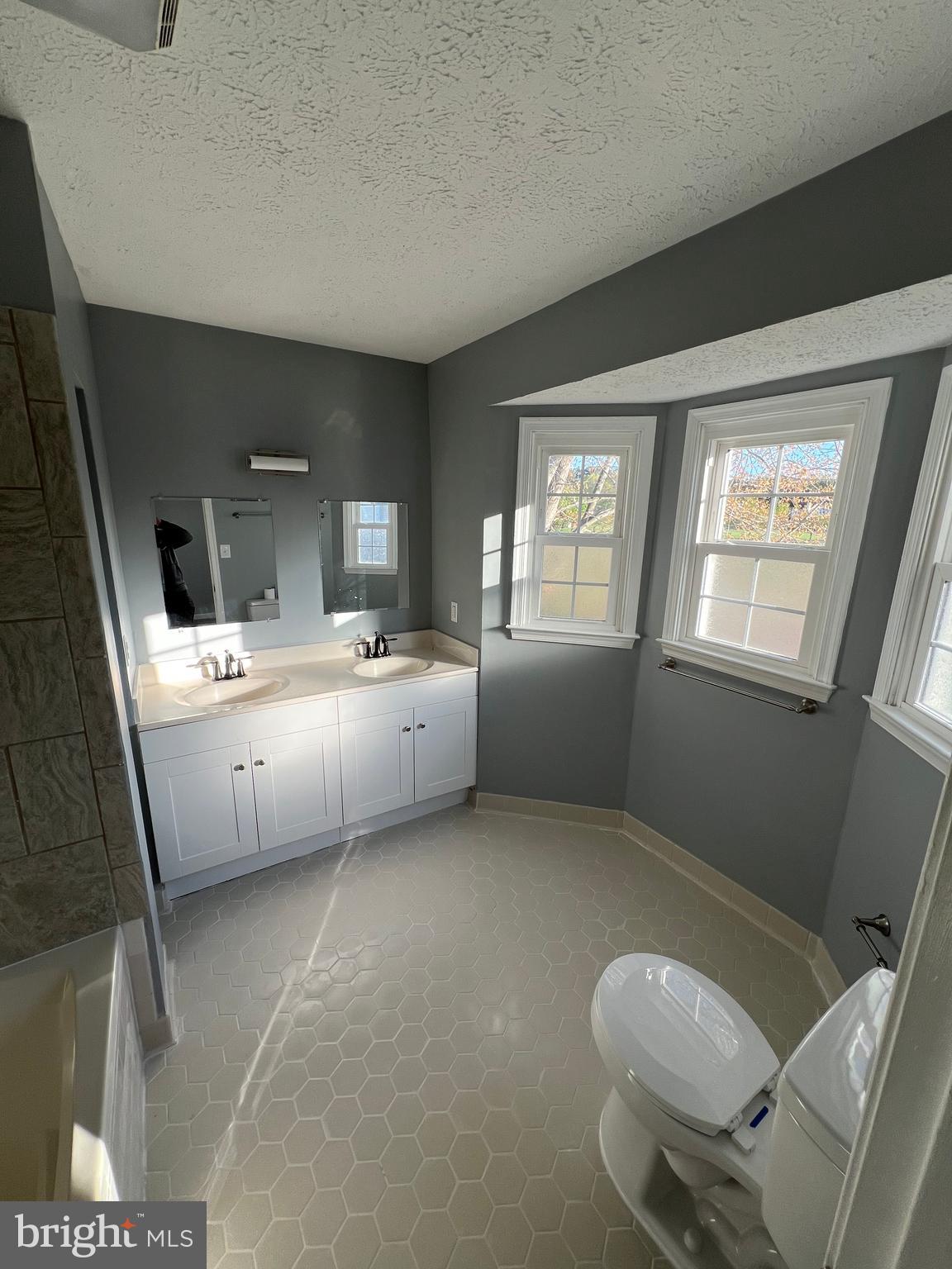 22131 SAINT JOSEPHS CIR