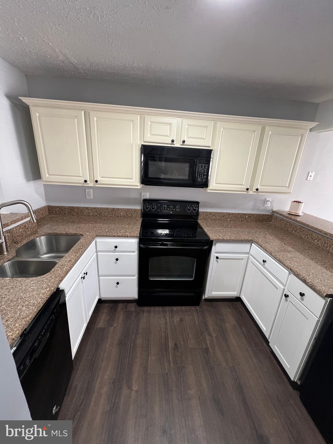 22131 SAINT JOSEPHS CIR