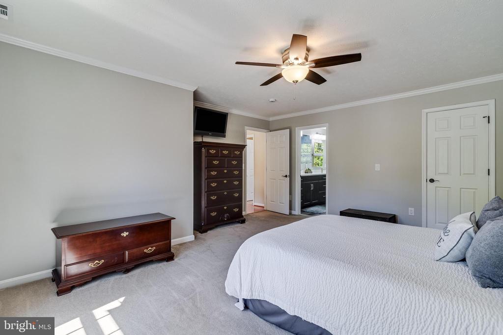 23171 Heatherwood Ln