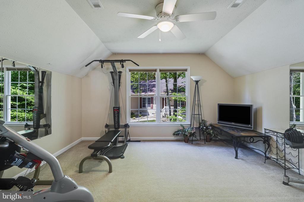 23171 Heatherwood Ln