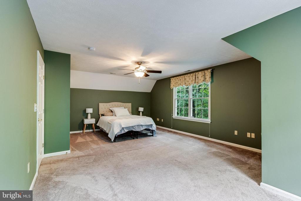 23058 Twinberry Ln