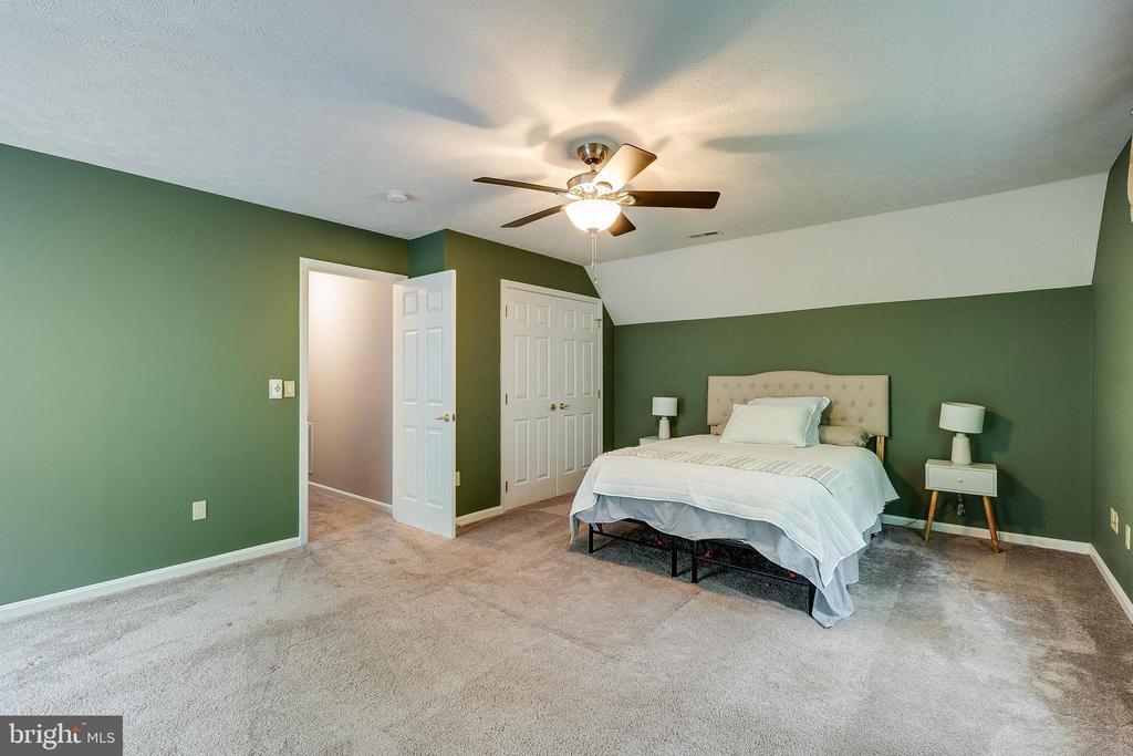 23058 Twinberry Ln