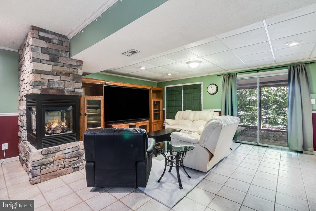 22950 Wintergreen Ln
