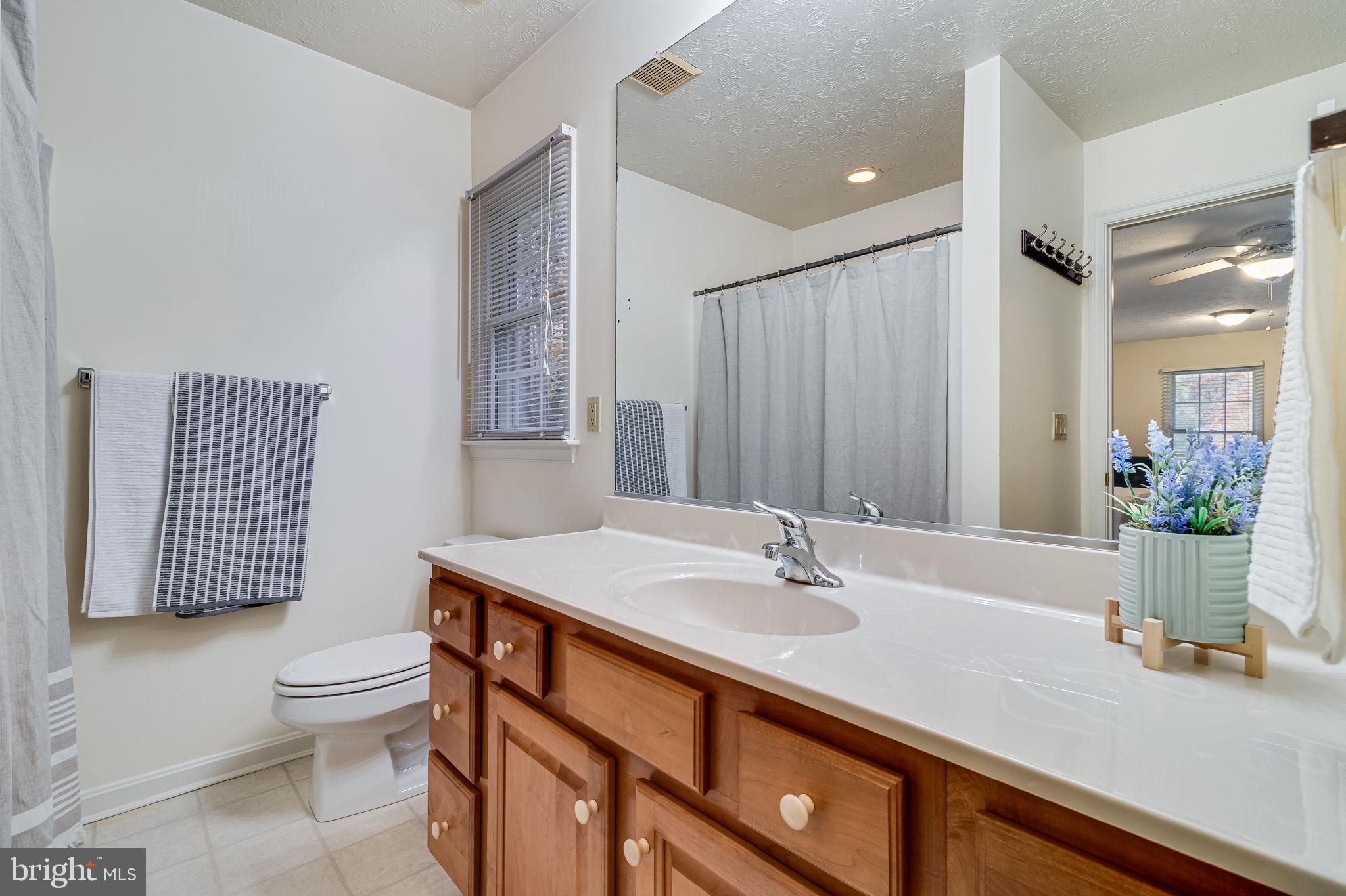 23165 Heatherwood Ln