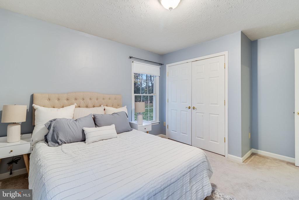 23165 Heatherwood Ln