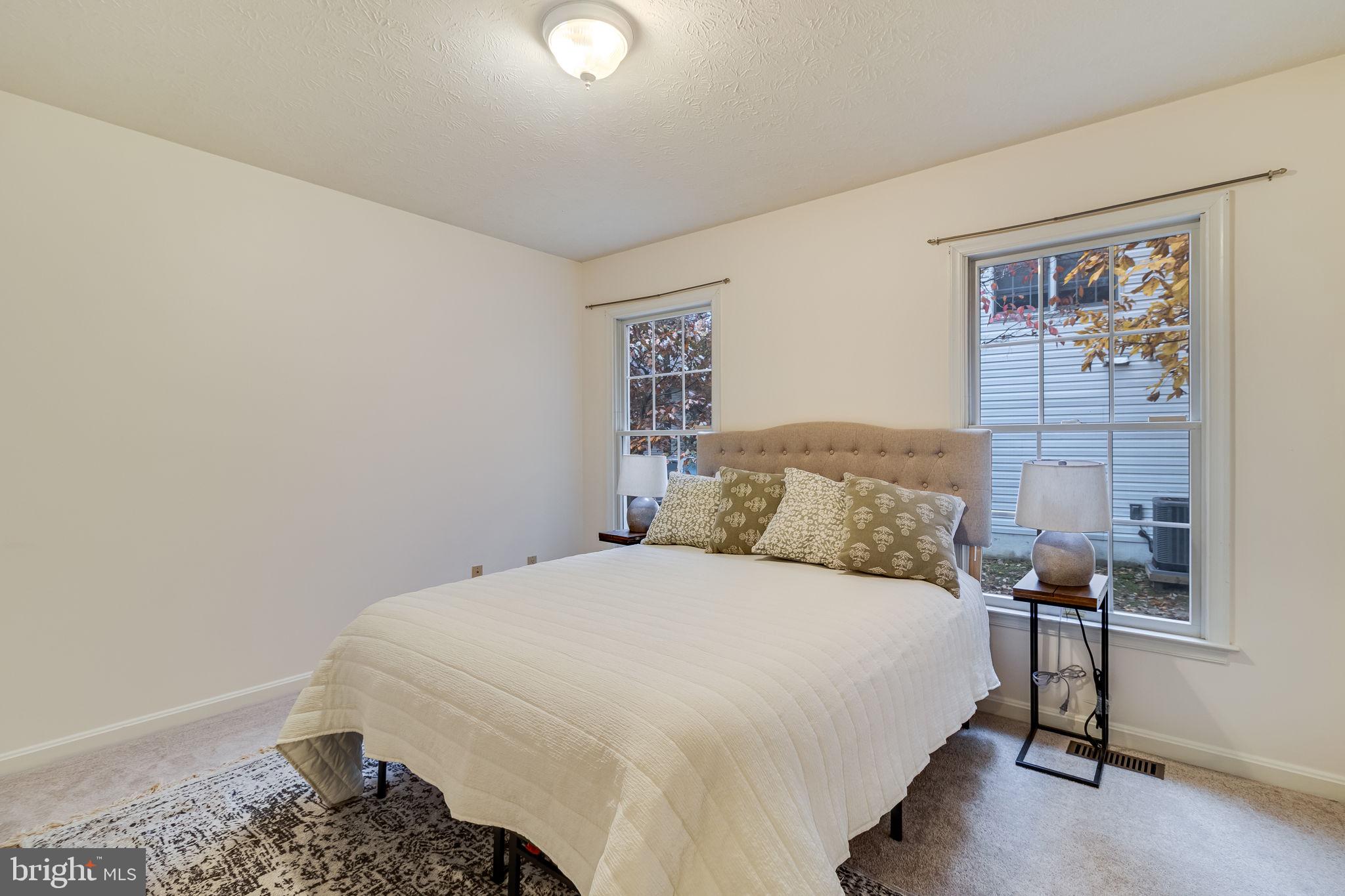 23165 Heatherwood Ln