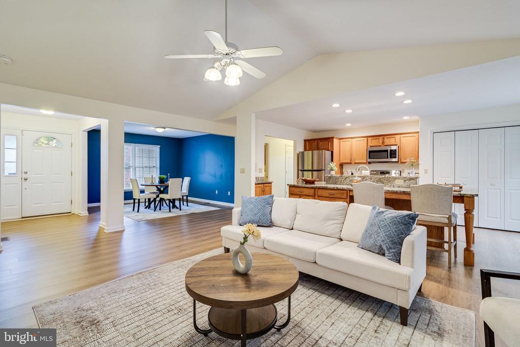 23165 Heatherwood Ln