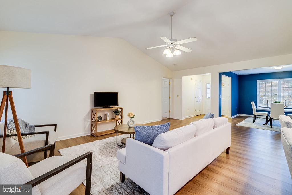 23165 Heatherwood Ln