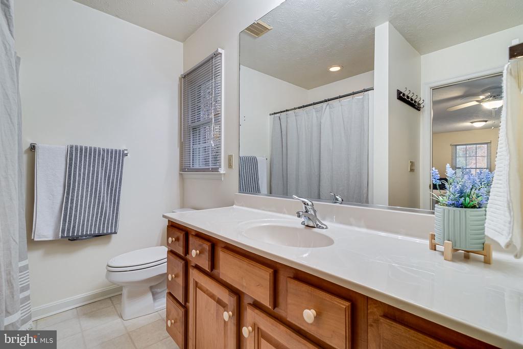 23165 Heatherwood Ln