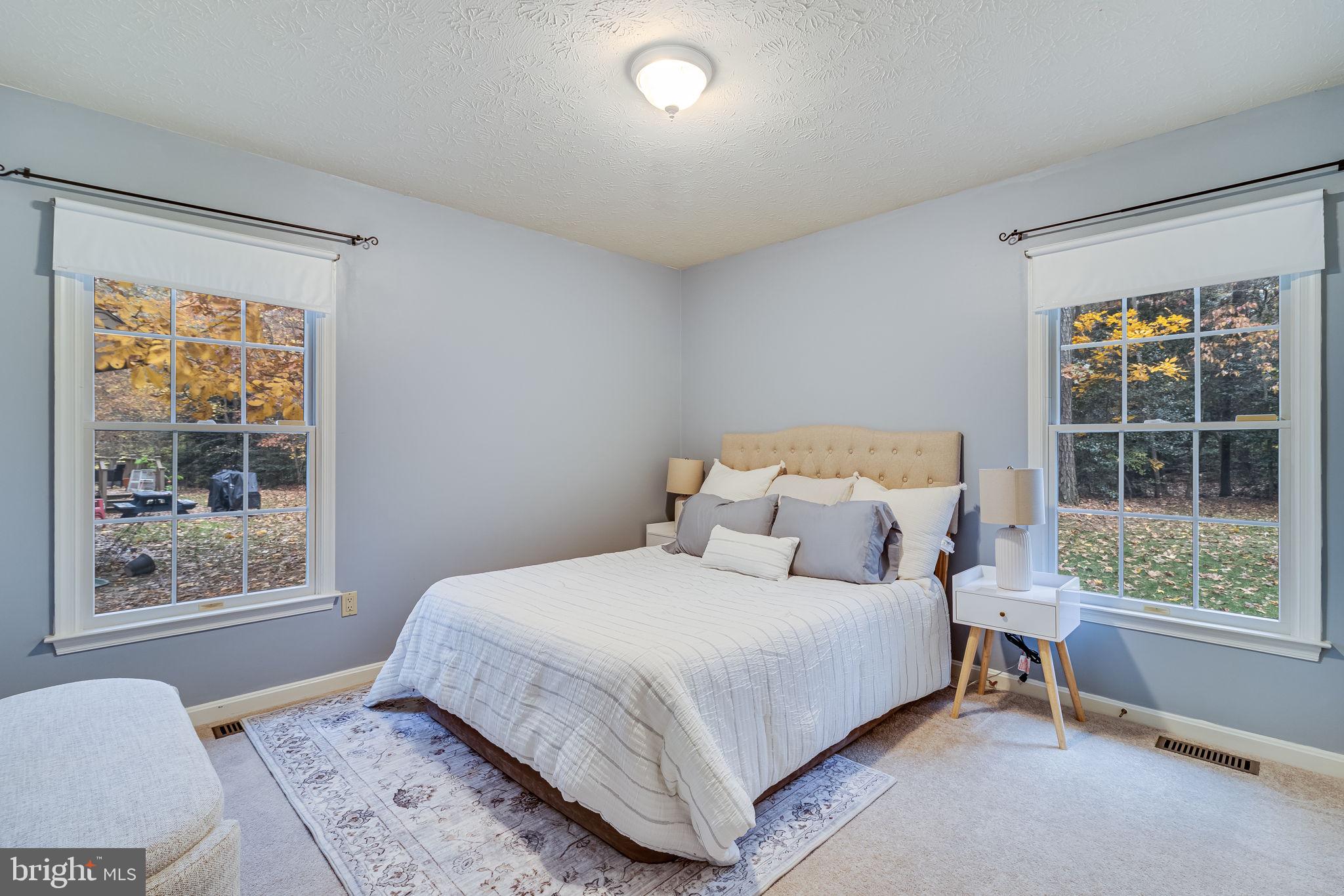 23165 Heatherwood Ln