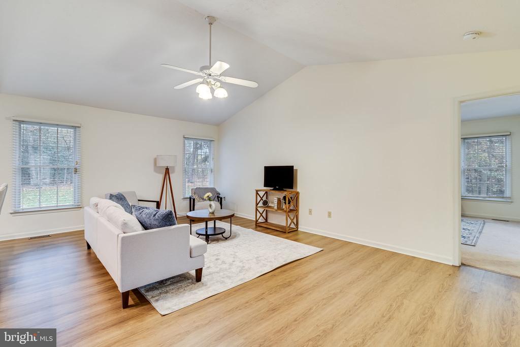 23165 Heatherwood Ln
