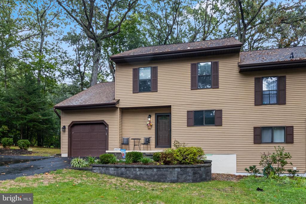 23190 Falling Leaf Ln