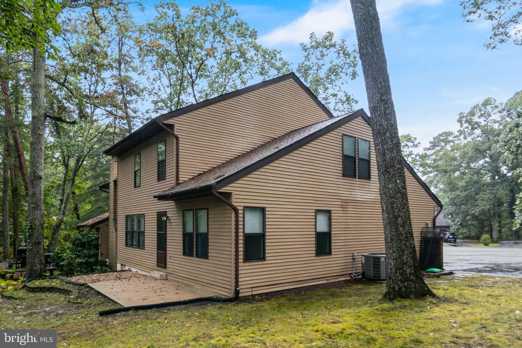 23190 Falling Leaf Ln