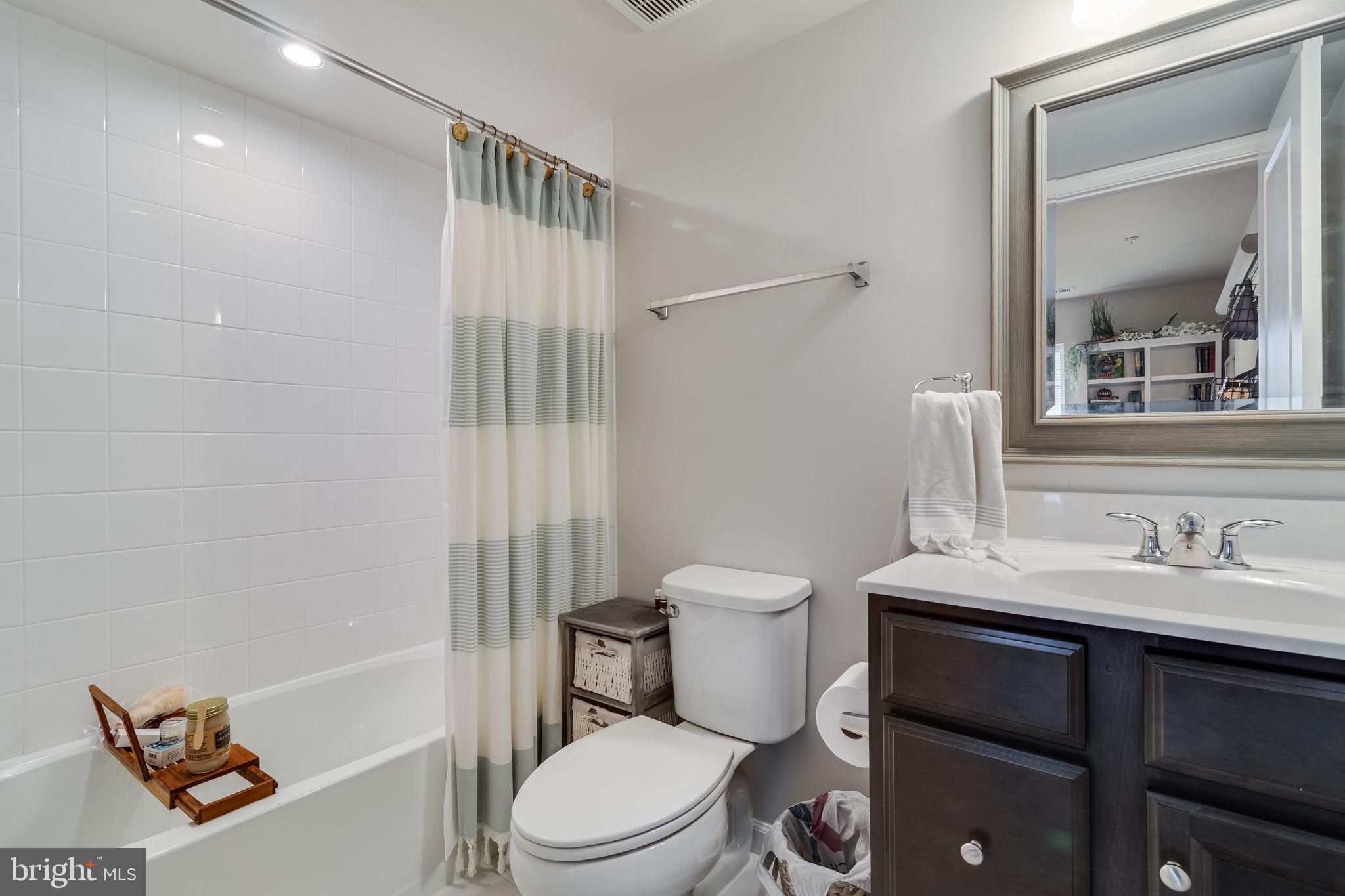 44183 GOLDENZELLE WAY