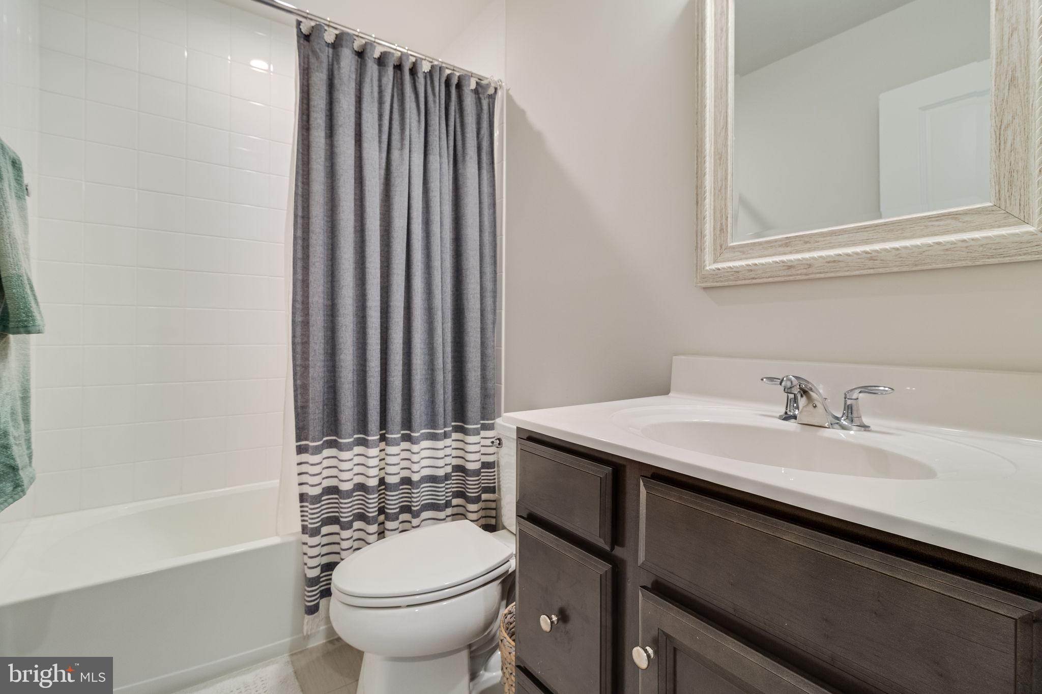 44183 GOLDENZELLE WAY