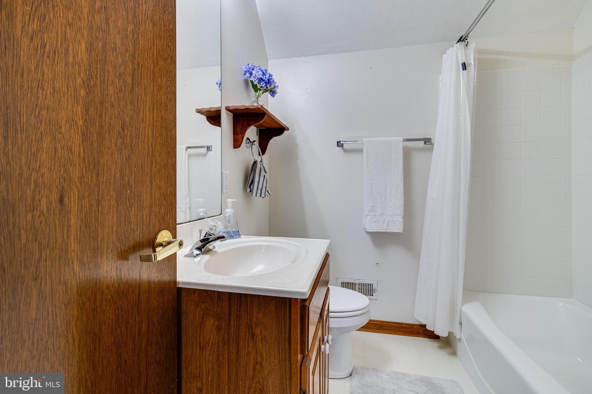 23015 WEDGEWOOD LANE