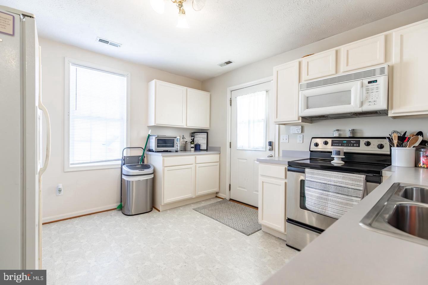 23398 HOLLYWOOD ROAD