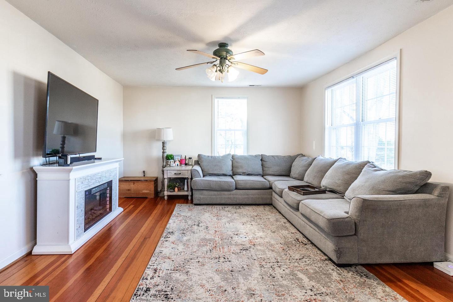 23398 HOLLYWOOD ROAD