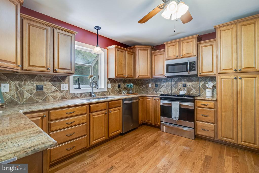 22386 LACEYS LANE