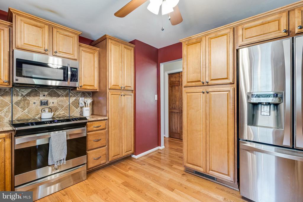 22386 LACEYS LANE