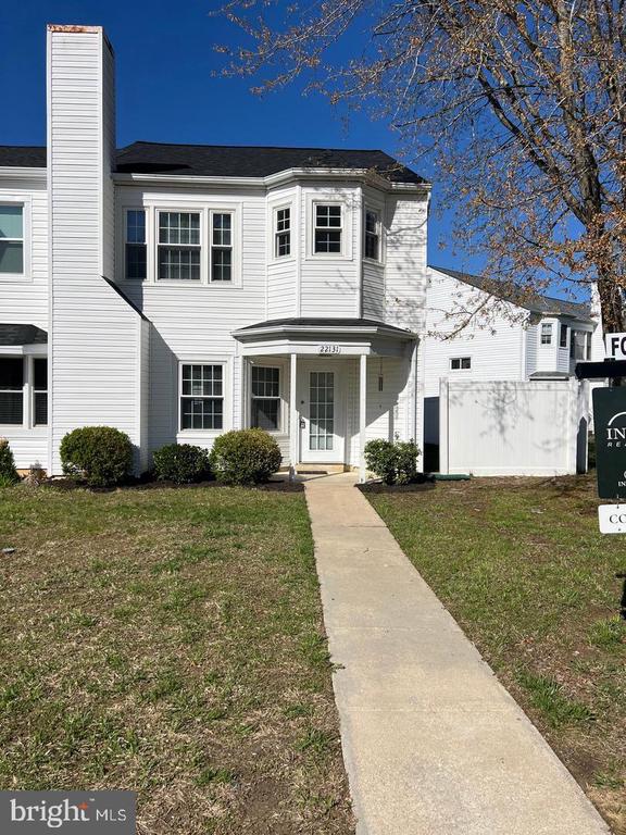 22131 SAINT JOSEPHS CIRCLE