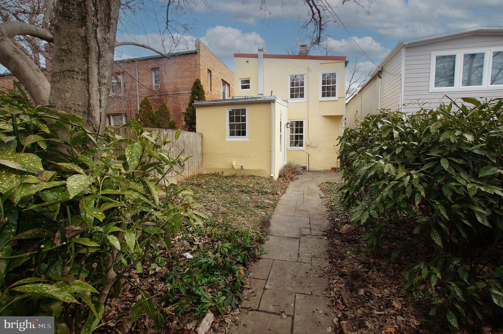 115 6TH STREET SE