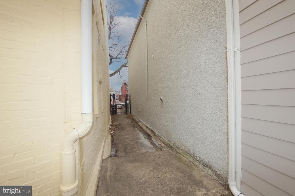 115 6TH STREET SE