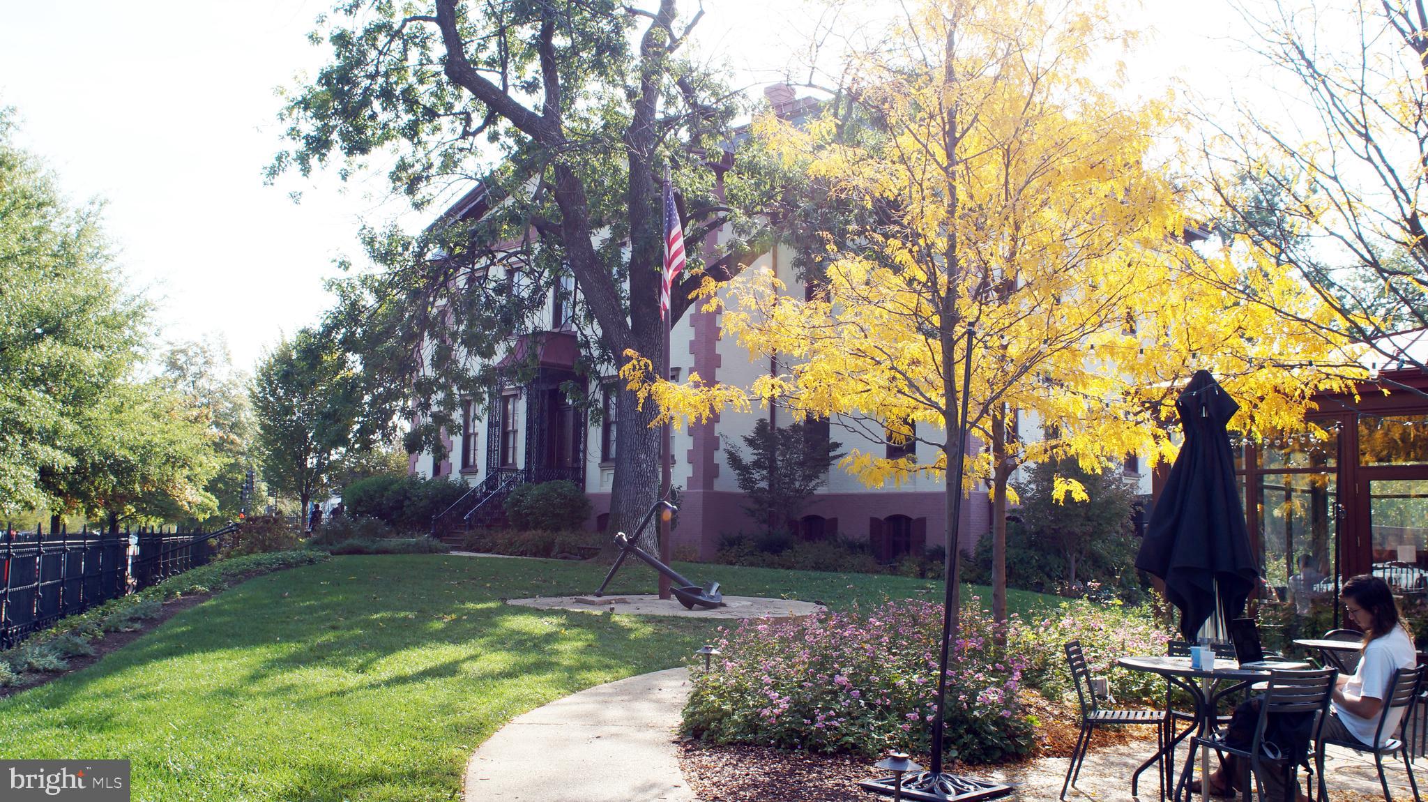 115 6TH STREET SE