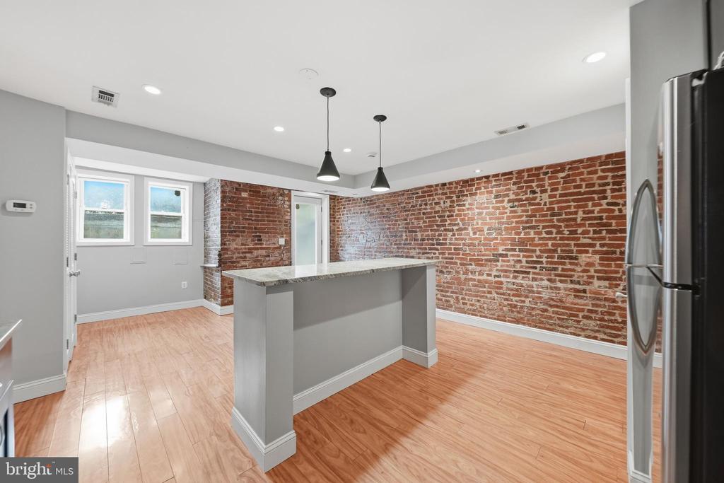 624 9TH STREET NE
