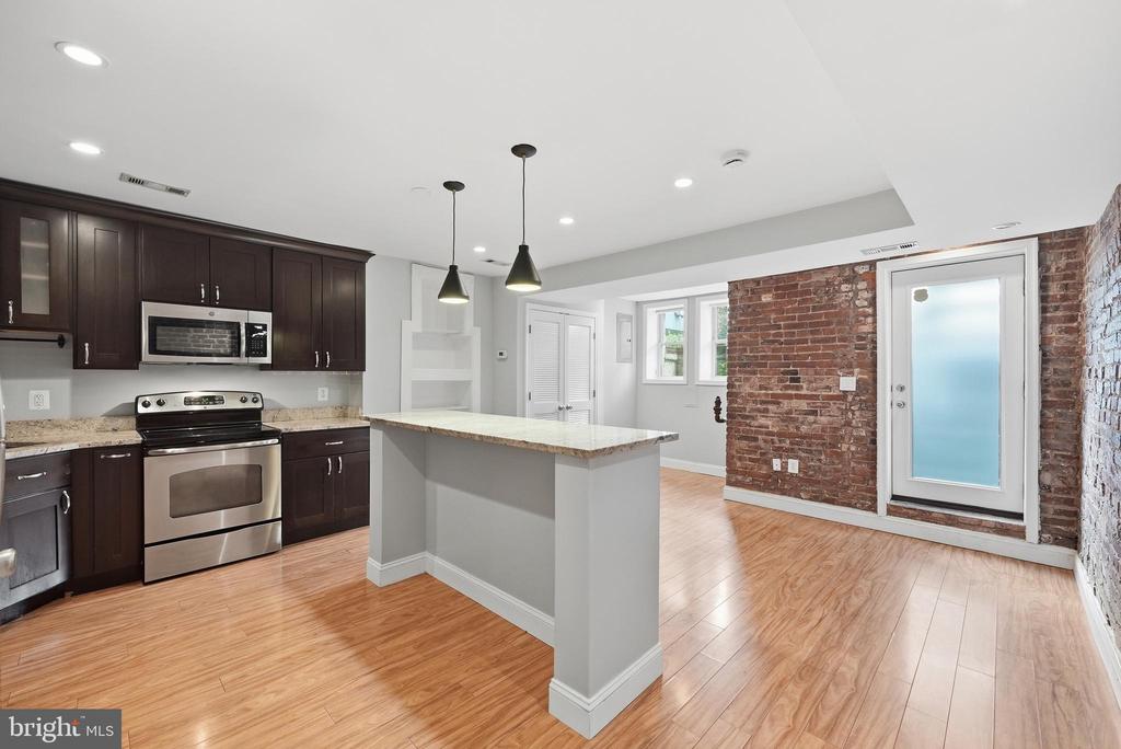 624 9TH STREET NE