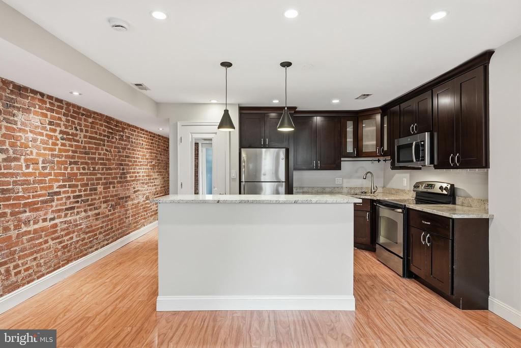 624 9TH STREET NE