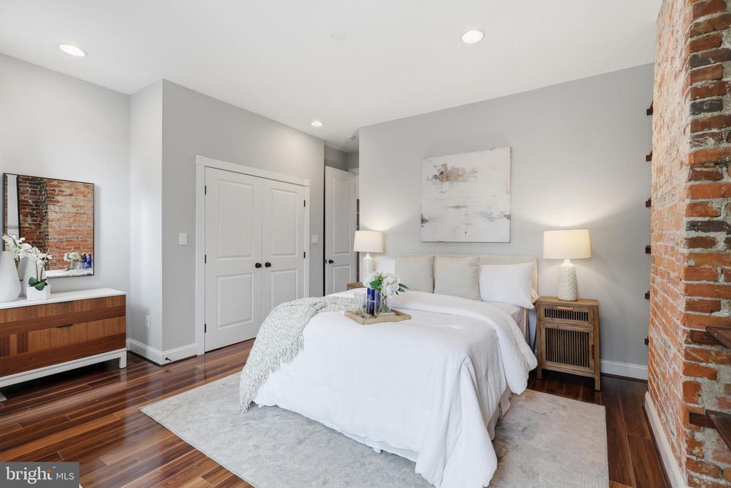 624 9TH STREET NE