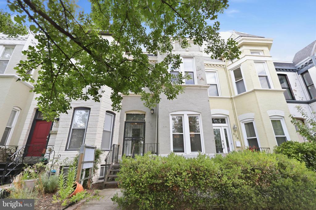 624 9TH STREET NE