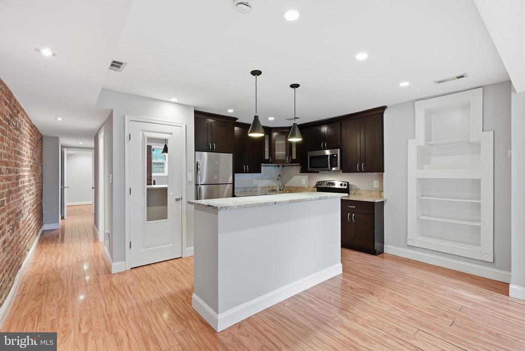 624 9TH STREET NE
