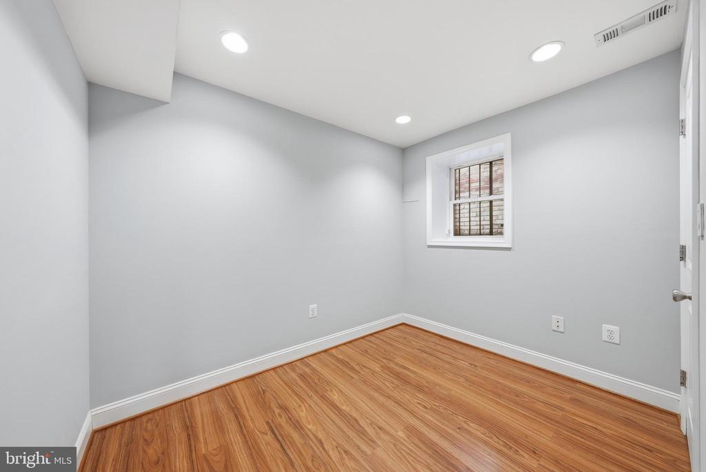 624 9TH STREET NE