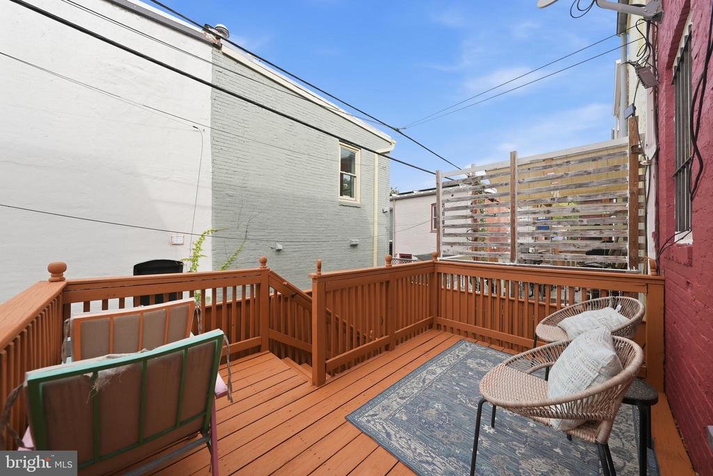 624 9TH STREET NE