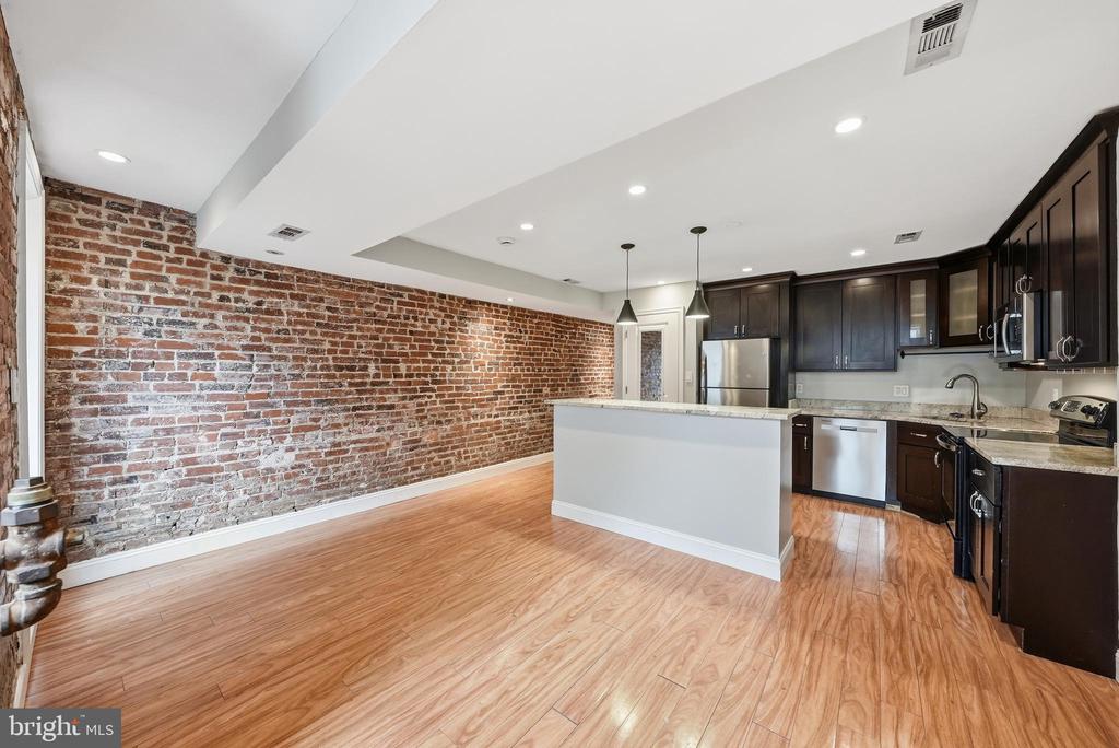 624 9TH STREET NE