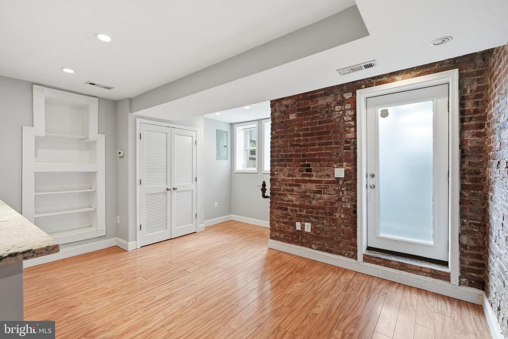 624 9TH STREET NE